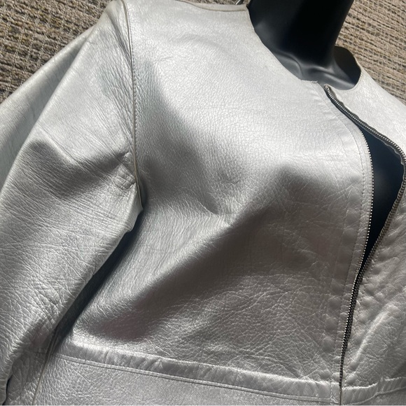 Salvatore Ferragamo Two Tone Reversible Metallic
Leather Jacket - Picture 14 of 16